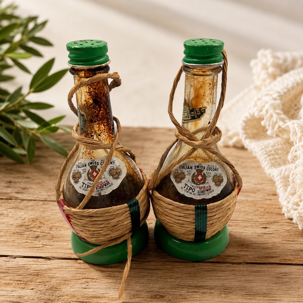 Vtg Italian Swiss Colony Tipo Wine Bottle Salt‎ Pepper Shakers Straw Wrapped